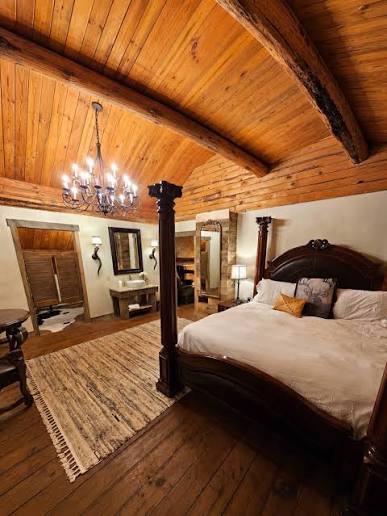 Wood polishing and finishing service